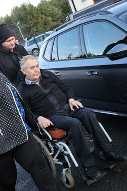 Miloše Zemana po operaci propustili z nemocnice